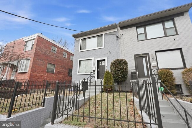 property at 1204 Trenton Pl SE