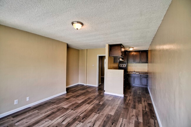 7800 Madison St in Paramount, CA - Building Photo - Building Photo