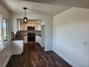 114 E El Portal, Unit C in San Clemente, CA - Building Photo - Building Photo