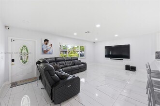 12002 NW 27th Dr in Coral Springs, FL - Foto de edificio - Building Photo