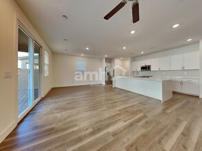 5735 Morgans Mile St in Las Vegas, NV - Building Photo - Building Photo