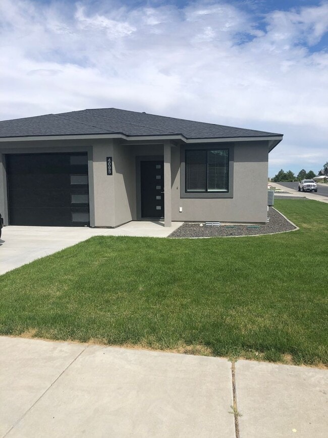 property at 4095 Quinn Dr NE