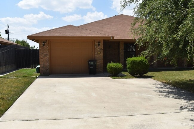 910 Rebecca Ln