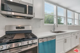 144 N Swall Dr in Beverly Hills, CA - Building Photo - Building Photo
