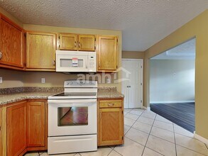 8267 Springleaf Lake Dr in Cincinnati, OH - Building Photo - Building Photo