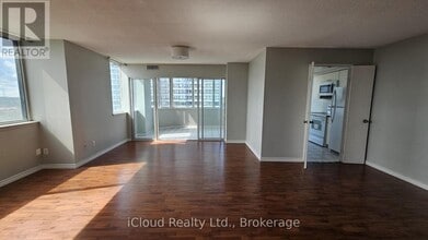 80 Alton Towers Cir in Toronto, ON - Building Photo - Building Photo