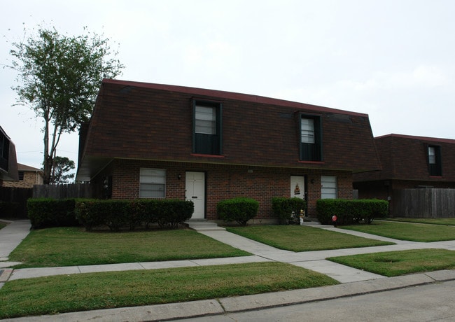 51 Antigua Dr in Kenner, LA - Building Photo - Building Photo