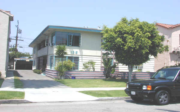 125 N Hamilton Dr in Beverly Hills, CA - Building Photo