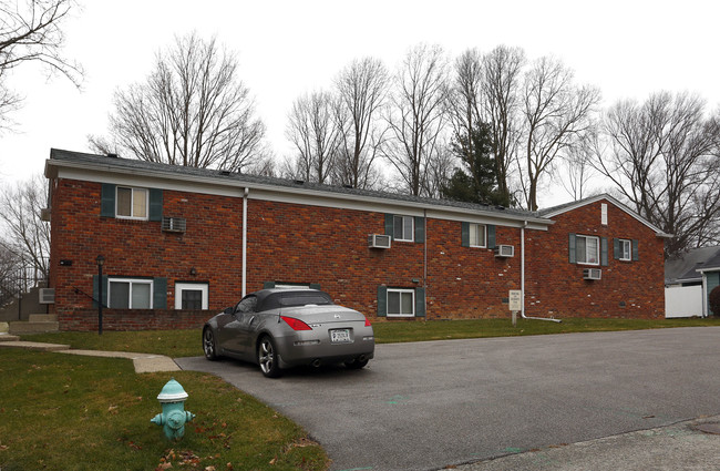 Walnut Hills House in Zionsville, IN - Foto de edificio - Building Photo