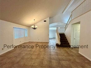 9901 7 Oak Ct in Bakersfield, CA - Building Photo - Building Photo