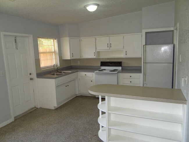1596 Adele Pl in Largo, FL - Building Photo - Building Photo