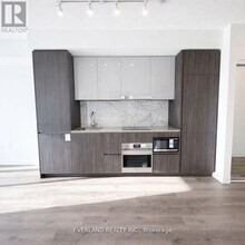 8 Interchange Wy in Vaughan, ON - Building Photo - Building Photo