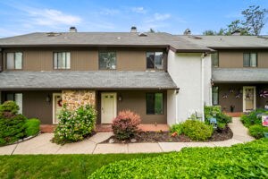 132 Pinecrest Ln in King of Prussia, PA - Building Photo