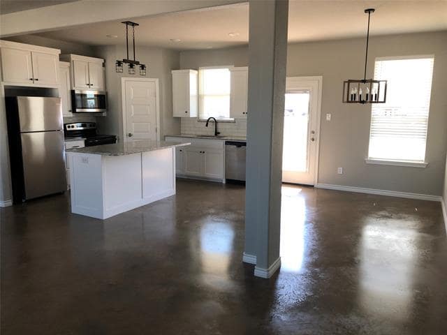 1028 CR 327 in Glen Rose, TX - Building Photo - Building Photo