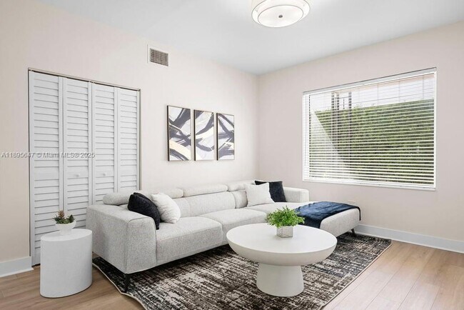 1471 Lincoln Terrace in Miami Beach, FL - Building Photo - Building Photo