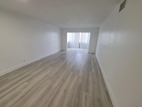 601 NW 42nd Ave in Plantation, FL - Building Photo - Building Photo