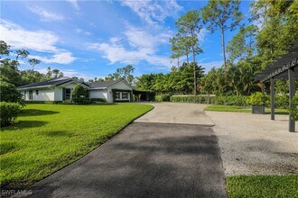 5840 Bur Oaks Ln in Naples, FL - Building Photo - Building Photo