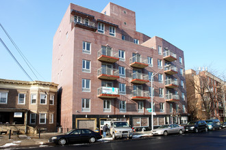 3326 Union St in Flushing, NY - Building Photo - Building Photo