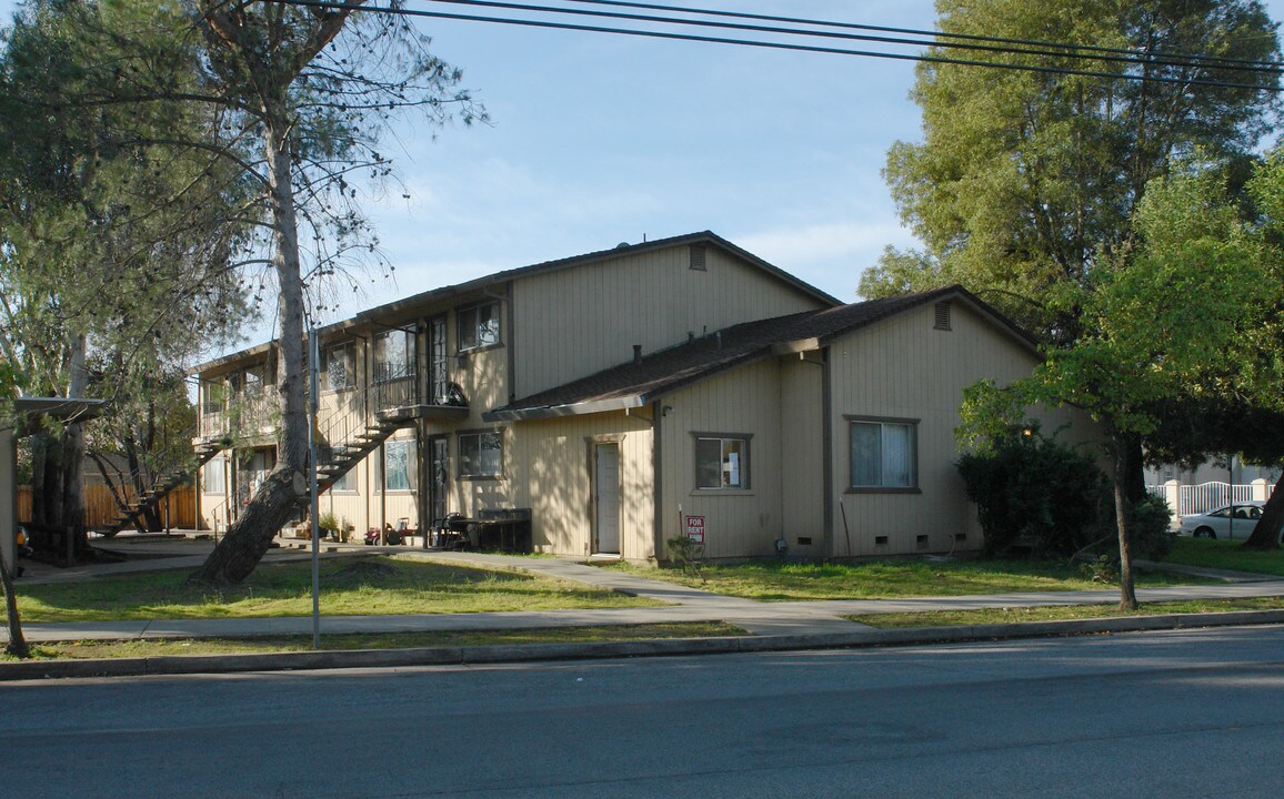 320 Old Gilroy St in Gilroy, CA - Foto de edificio