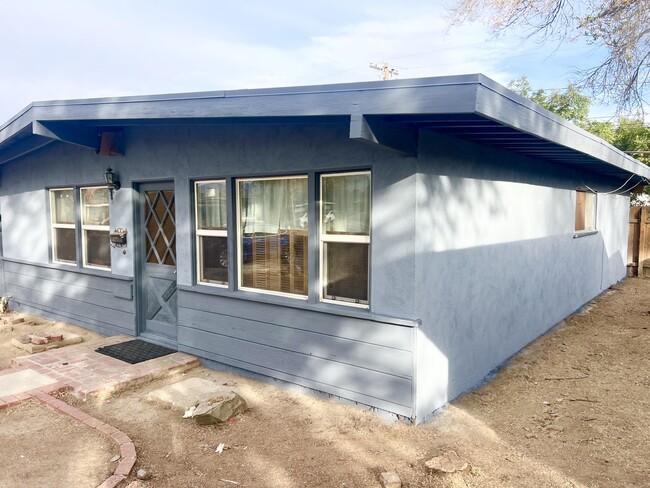 1127 W Ave J 12 in Lancaster, CA - Building Photo - Building Photo