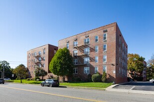 100 Brooklyn Ave in Freeport, NY - Building Photo
