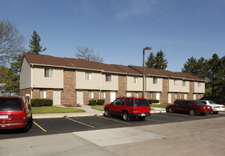 Plymouth Square Village in Detroit, MI - Foto de edificio - Building Photo