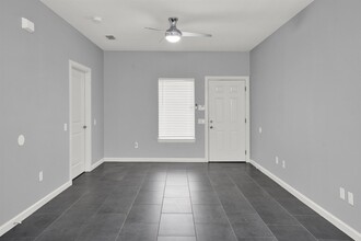 1014 Monaco Blvd in Laredo, TX - Building Photo - Building Photo