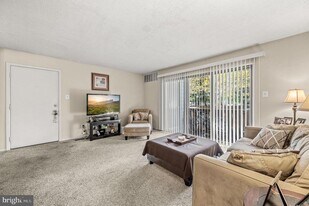 105 Stockton Ct in North Wales, PA - Building Photo