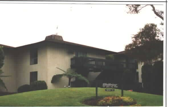 Westview Apartments in Newport Beach, CA - Foto de edificio - Building Photo