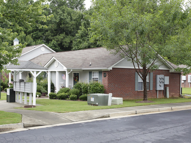 Highland Park Senior Village in Douglasville, GA - Building Photo - Building Photo