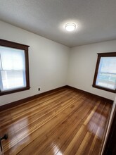 133 Rogers St, Unit 1 in Dartmouth, MA - Building Photo - Building Photo