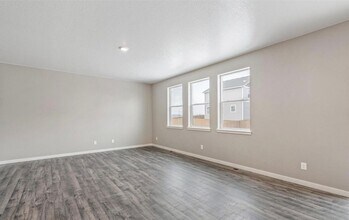 Spacious 5-Bedroom Home Including All Appl in Greeley, CO - Foto de edificio - Building Photo
