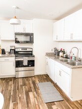 5506 NE Hoyt St in Portland, OR - Building Photo - Building Photo