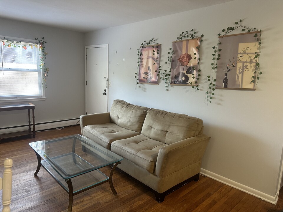 220 Montgomery St in Highland Park, NJ - Foto de edificio