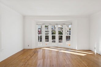 1556 S Beverly Glen Blvd in Los Angeles, CA - Building Photo - Building Photo