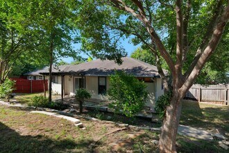 5808 Spring Meadow Rd in Austin, TX - Building Photo - Building Photo