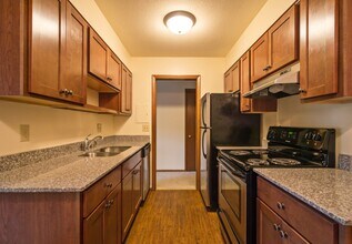 Westwood Gardens in St. Louis Park, MN - Building Photo - Building Photo