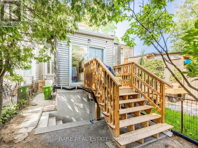 727 Rhodes Ave in Toronto, ON - Building Photo - Building Photo