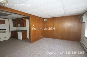 517 N John Wayne Dr in Winterset, IA - Building Photo - Building Photo