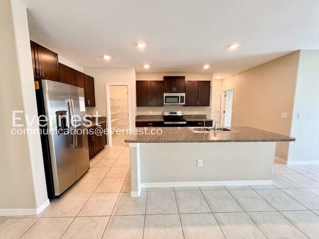 7329 Canterbury Bells Ct in Tampa, FL - Building Photo - Building Photo