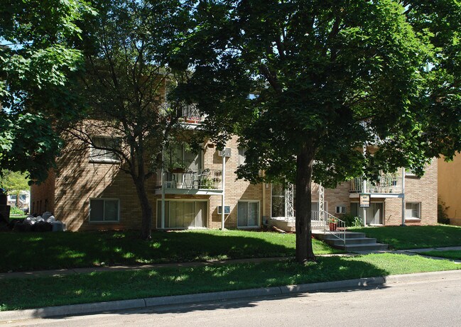 1471 Wynne Ave in St. Paul, MN - Foto de edificio - Building Photo