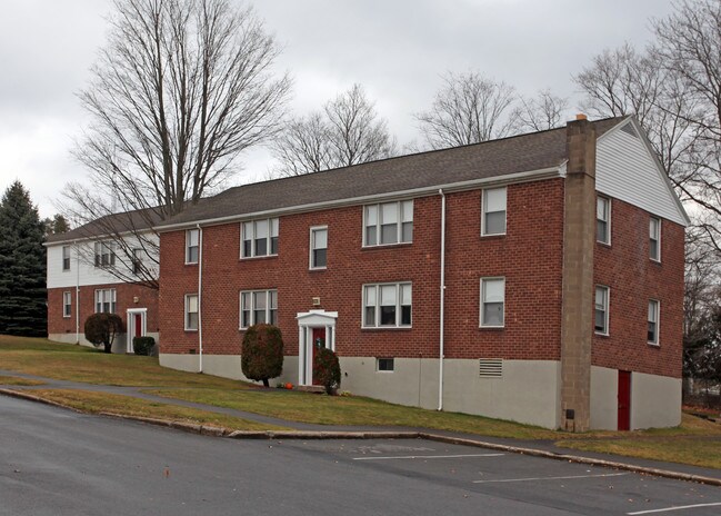 Hillcrest Manor Apartments in Utica, NY - Foto de edificio - Building Photo
