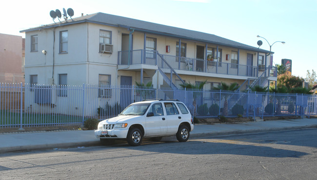 236 W Avenue S in Palmdale, CA - Building Photo - Building Photo