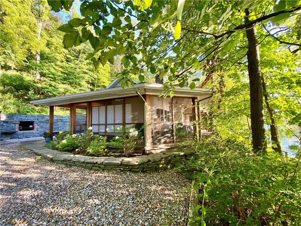 1519 S Lake Rd in Middlesex, NY - Building Photo