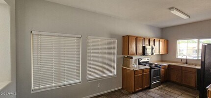 9426 W Monroe St in Peoria, AZ - Building Photo - Building Photo