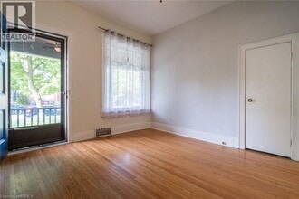 31 Palmerston Ave in Brantford, ON - Building Photo - Building Photo