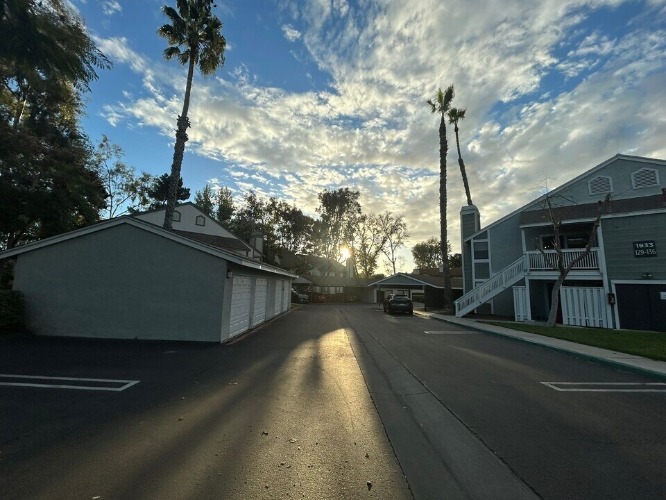 1941 Wellington Ln in Vista, CA - Foto de edificio