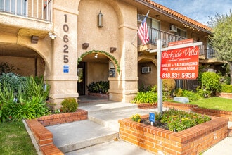 Parkside Villa Apartments in Granada Hills, CA - Building Photo - Building Photo