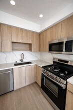 Bedford 46 in Los Angeles, CA - Building Photo - Building Photo