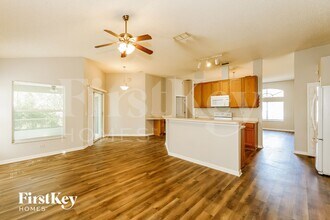 2411 Dumas Dr in Deltona, FL - Building Photo - Building Photo